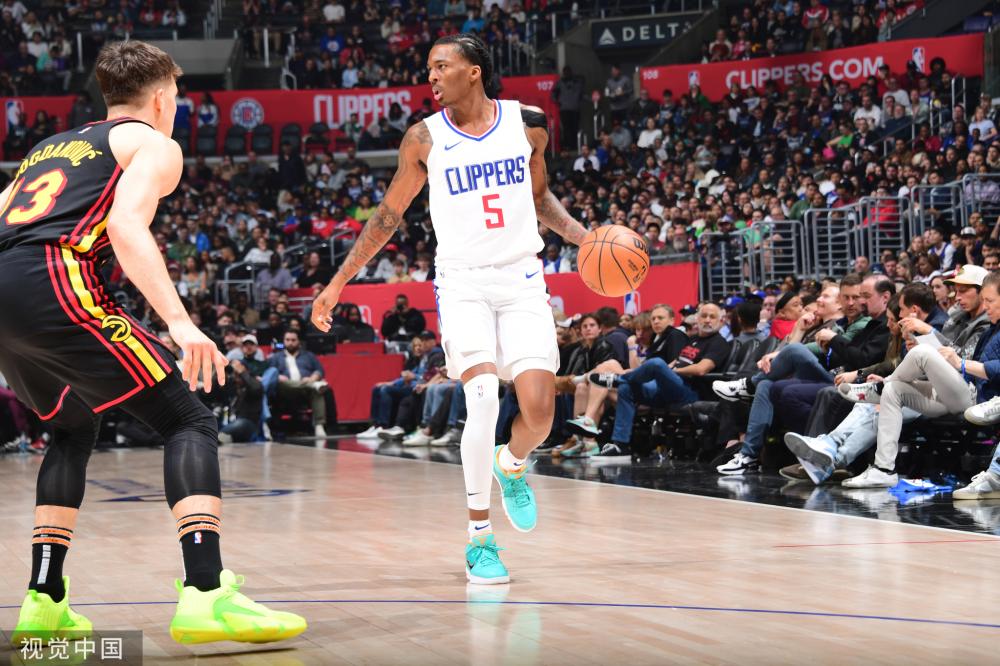 她的表现已 她的表现已