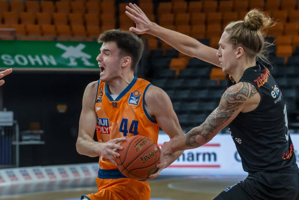 的强大竞争 的强大竞争