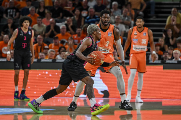 造成了全场 造成了全场