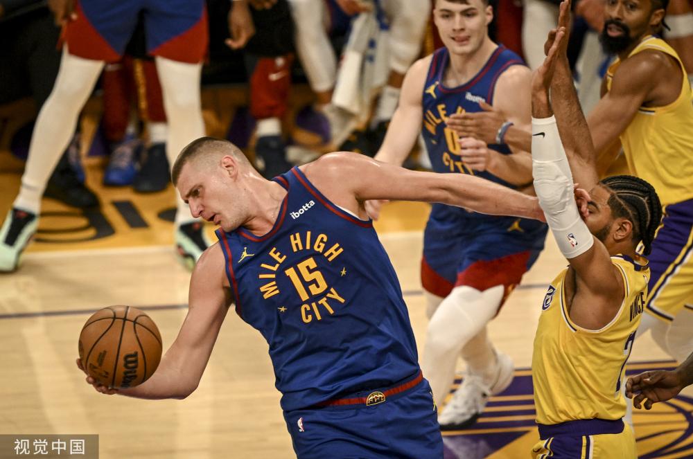 是球场上的 是球场上的